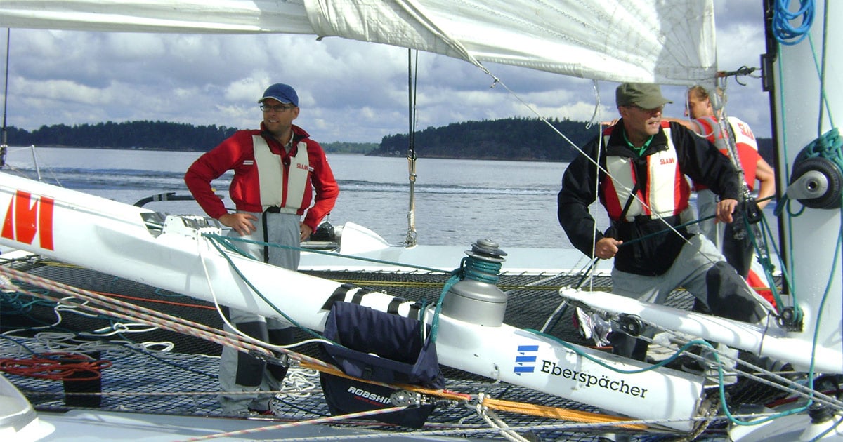 Bild på katamaran-segling under kickoffen 2010.