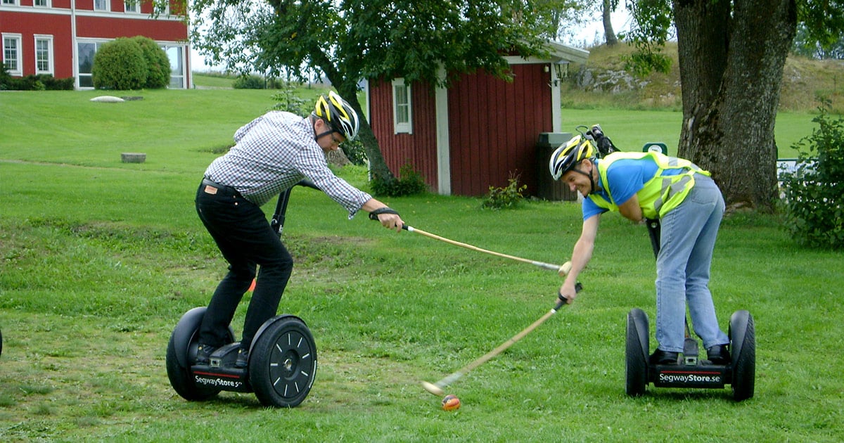 Bild på segway-krocket på kickoffen 2011 på Johannesbergs Slott.