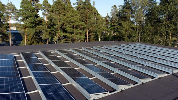 Bild på solcellsmoduler på taket av FuturiumHuset